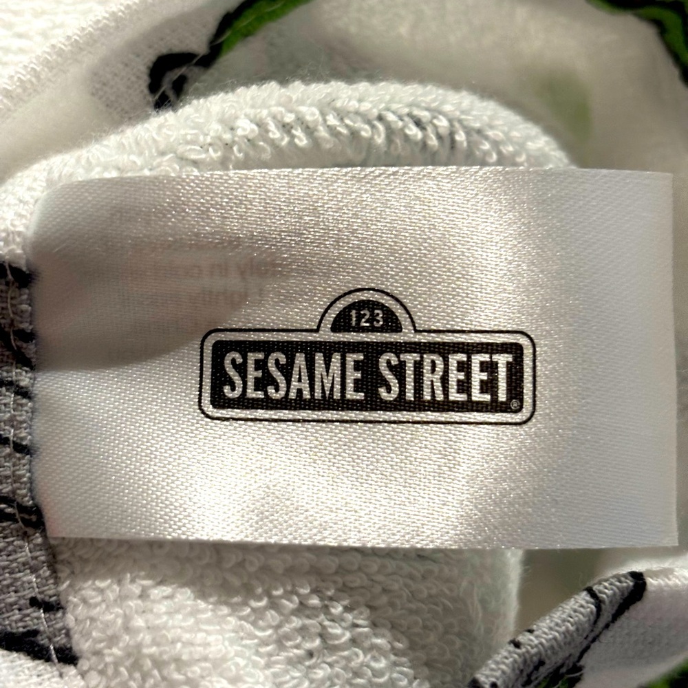 NWT set of 2 Oscar the Grouch Sesame Street kitchen towels - Picture 4 of 5